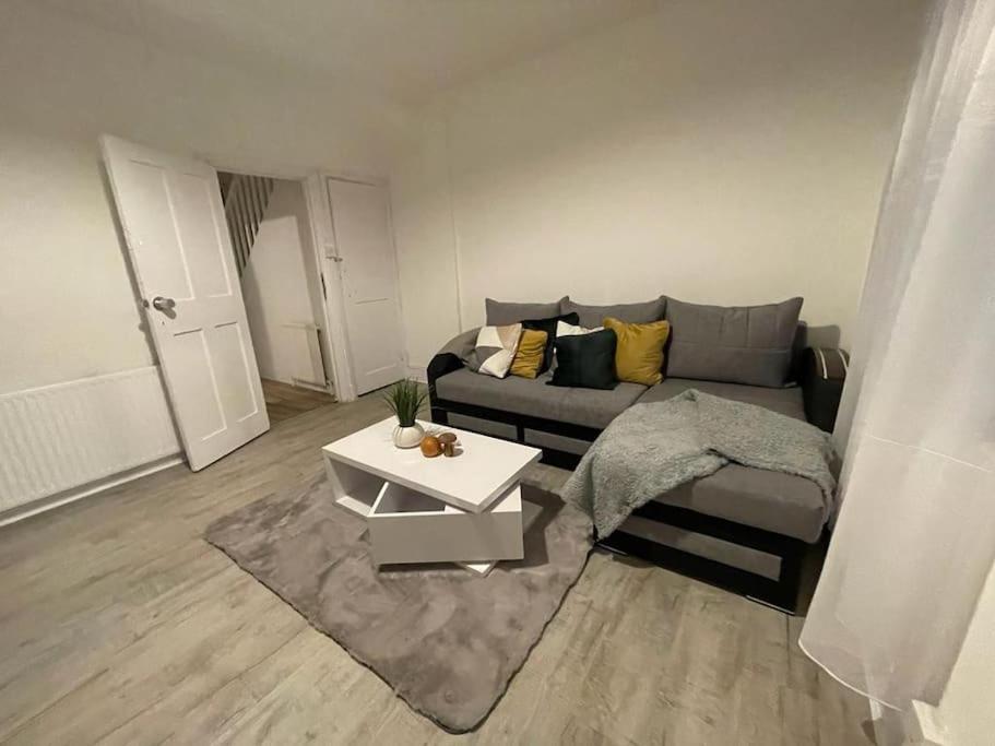 Comfy 2 Bedroom On Tower Bridge Лондон Екстериор снимка