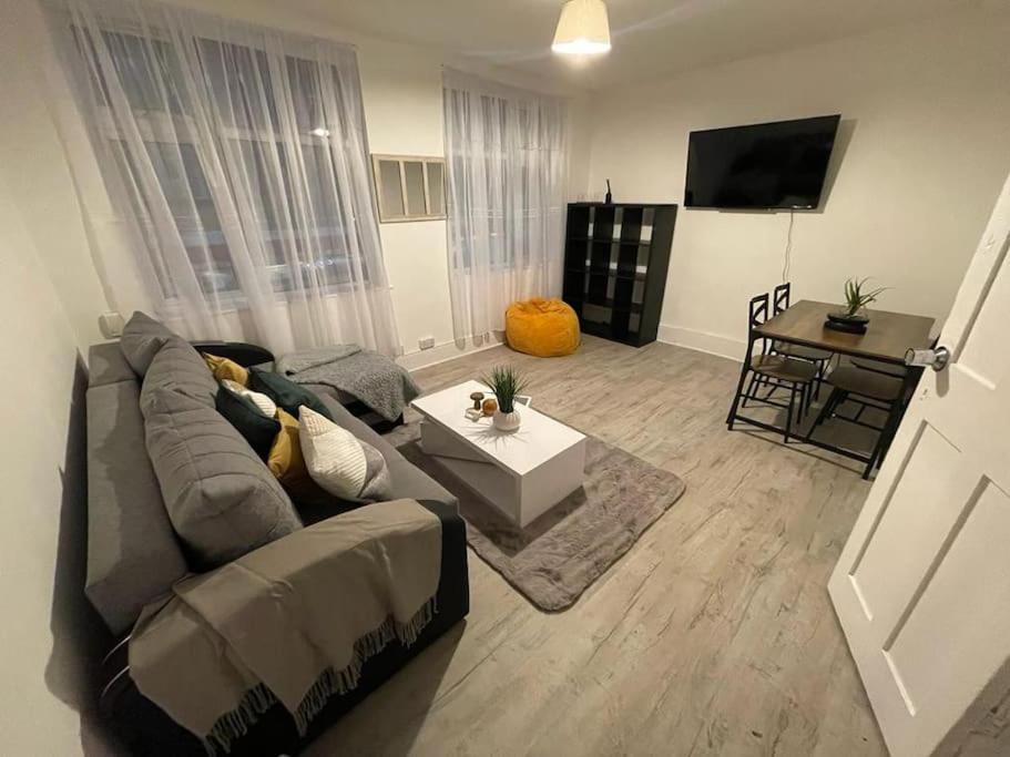 Comfy 2 Bedroom On Tower Bridge Лондон Екстериор снимка