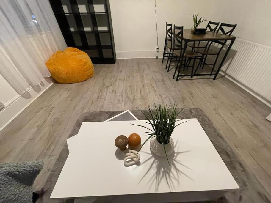 Comfy 2 Bedroom On Tower Bridge Лондон Екстериор снимка