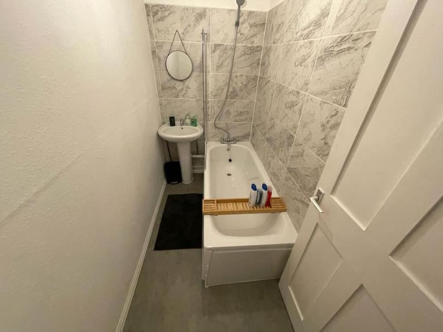 Comfy 2 Bedroom On Tower Bridge Лондон Екстериор снимка