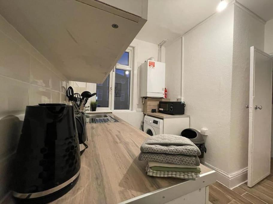 Comfy 2 Bedroom On Tower Bridge Лондон Екстериор снимка