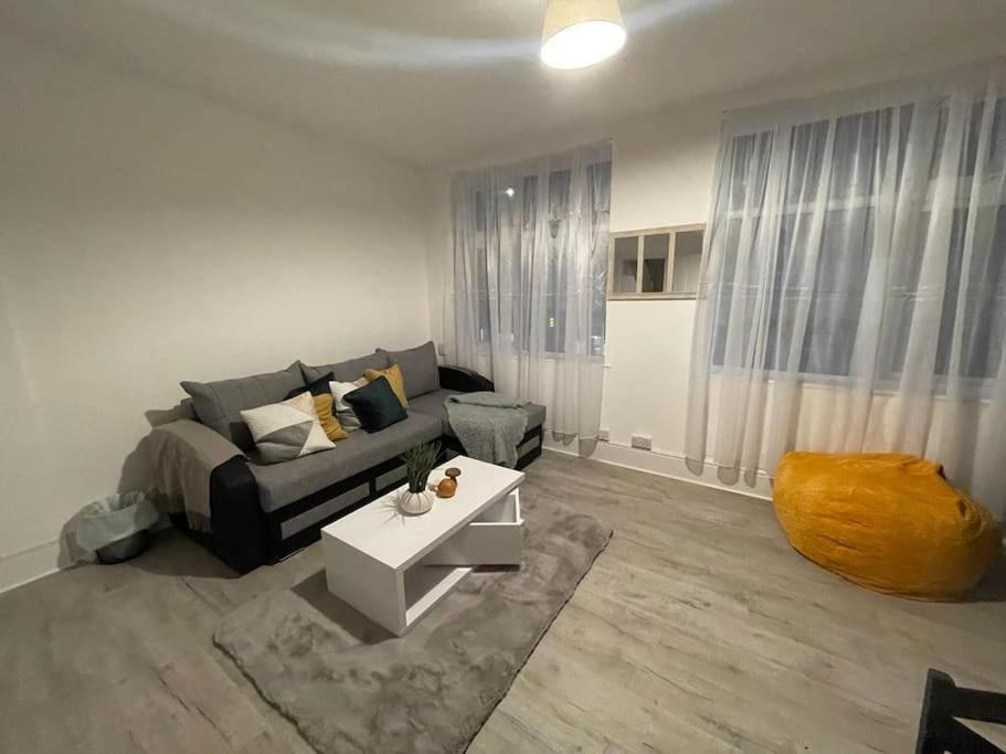 Comfy 2 Bedroom On Tower Bridge Лондон Екстериор снимка