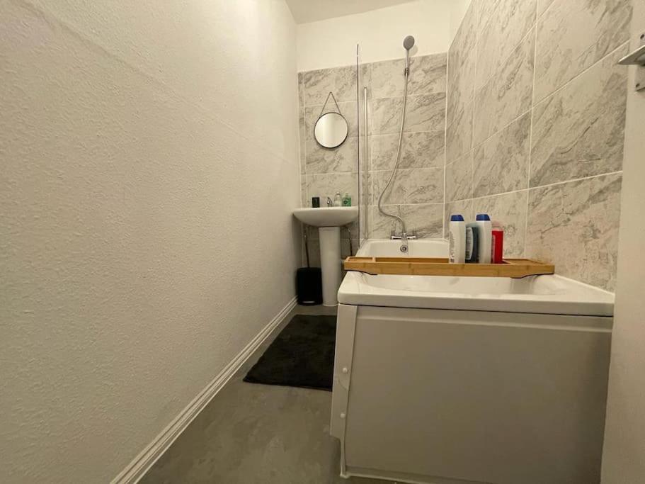 Comfy 2 Bedroom On Tower Bridge Лондон Екстериор снимка