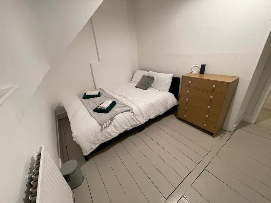 Comfy 2 Bedroom On Tower Bridge Лондон Екстериор снимка